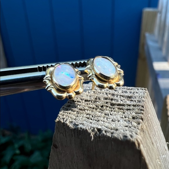 Vintage solid 14k yellow gold genuine opal earrings - Picture 9 of 16